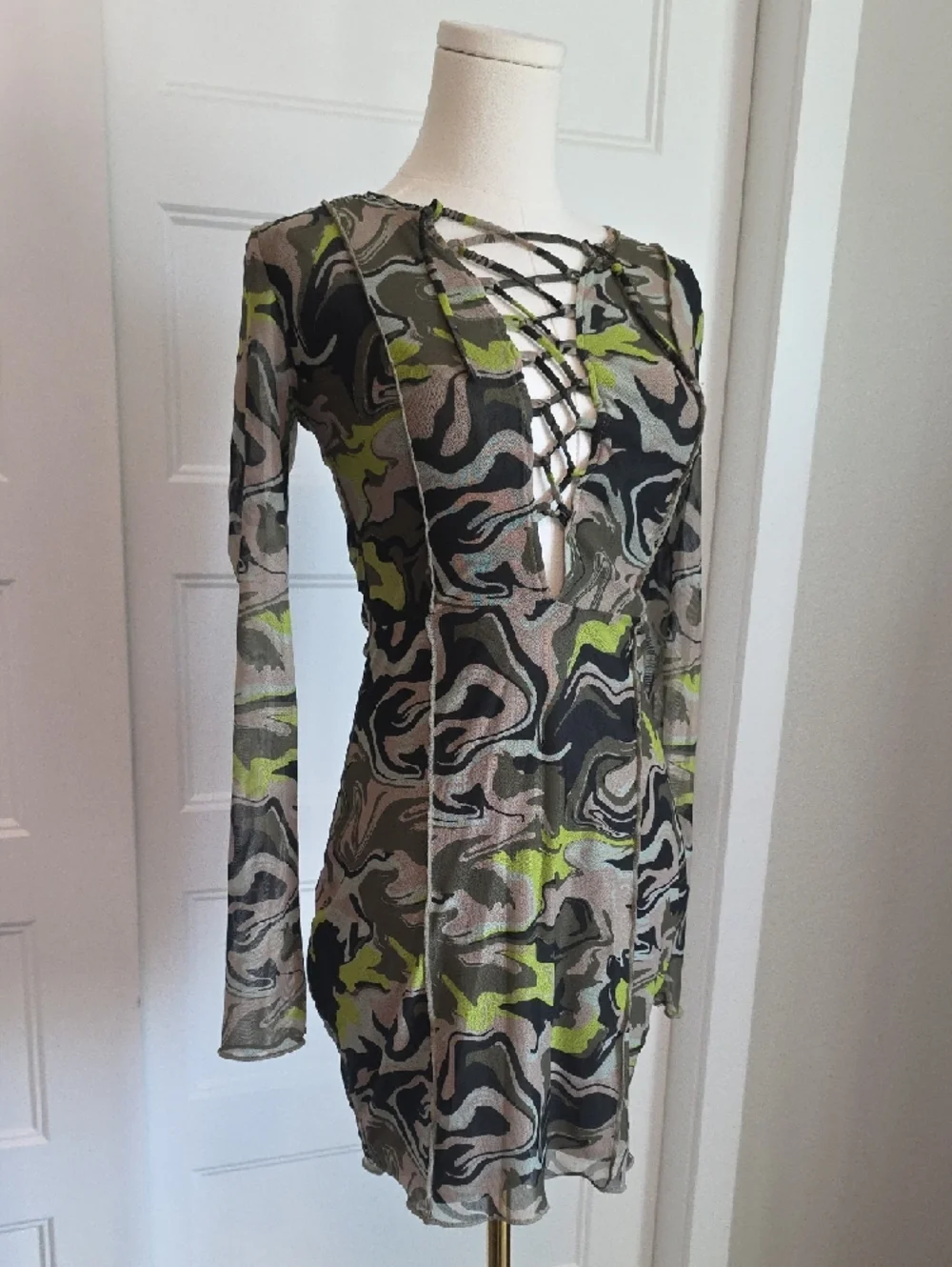 H&M Olive & Black Swirl Lace-Up Long Sleeve Dress - Picture 2 of 5